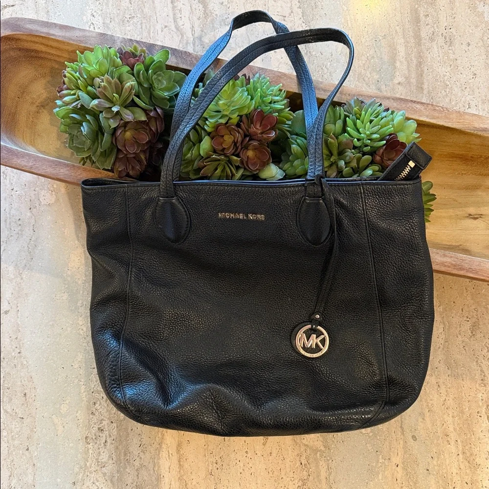 MICHAEL KORS Ani Large Leather Tote Black Bag purse EUC